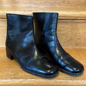 Beautiful van Eli ankle boot like new!